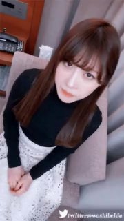 高颜值台湾巨乳骚母狗 无毛馒头穴插小怪兽玩的嗨